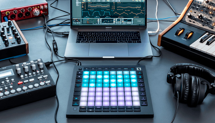 Купить midi-контроллер Novation Launchpad Pro MK3 Black по цене